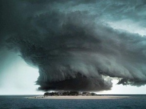 Торнадо_над_одним_из_островов_США
