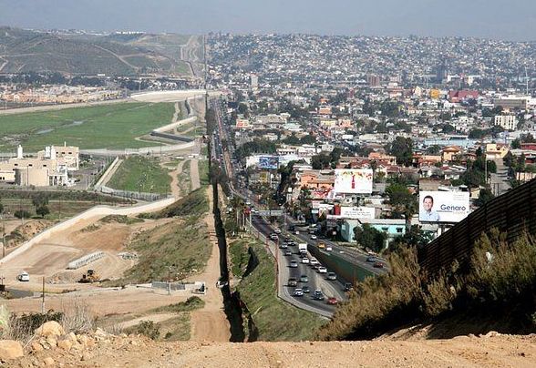 Граница_между_США_и_Мексикой