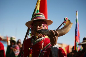 Люди_на_празднике_в_Боливии