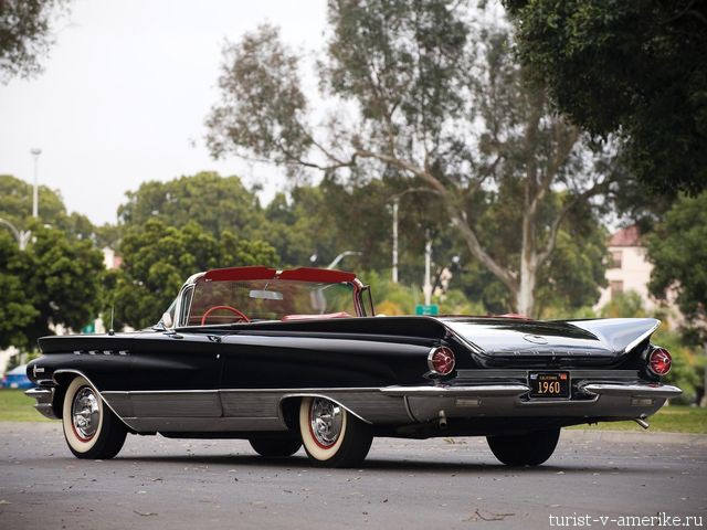 Классический_американский_автомобиль_Buick_Electra_225_Convertible_1960
