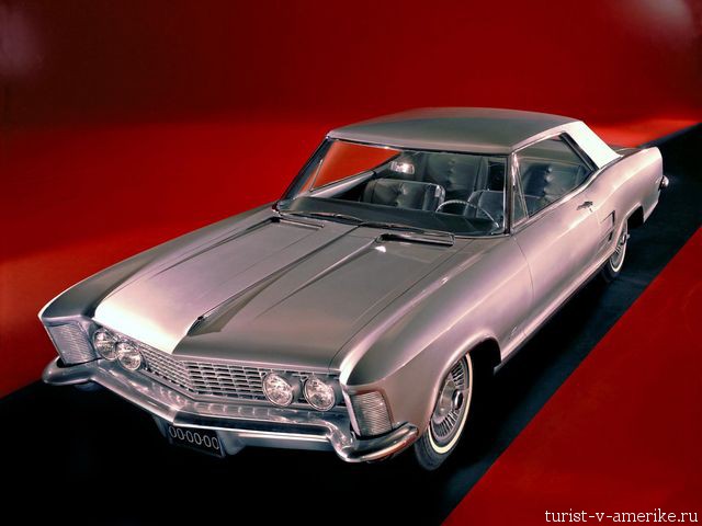 Классический_американский_автомобиль_Buick_Riviera_1963–65
