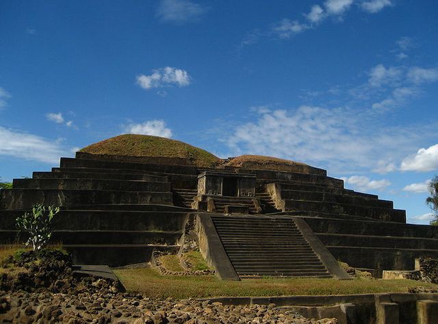 Древняя_пирамида_в_Сальвадоре