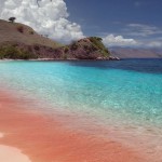 Розовые пески пляжа на острове Харбор